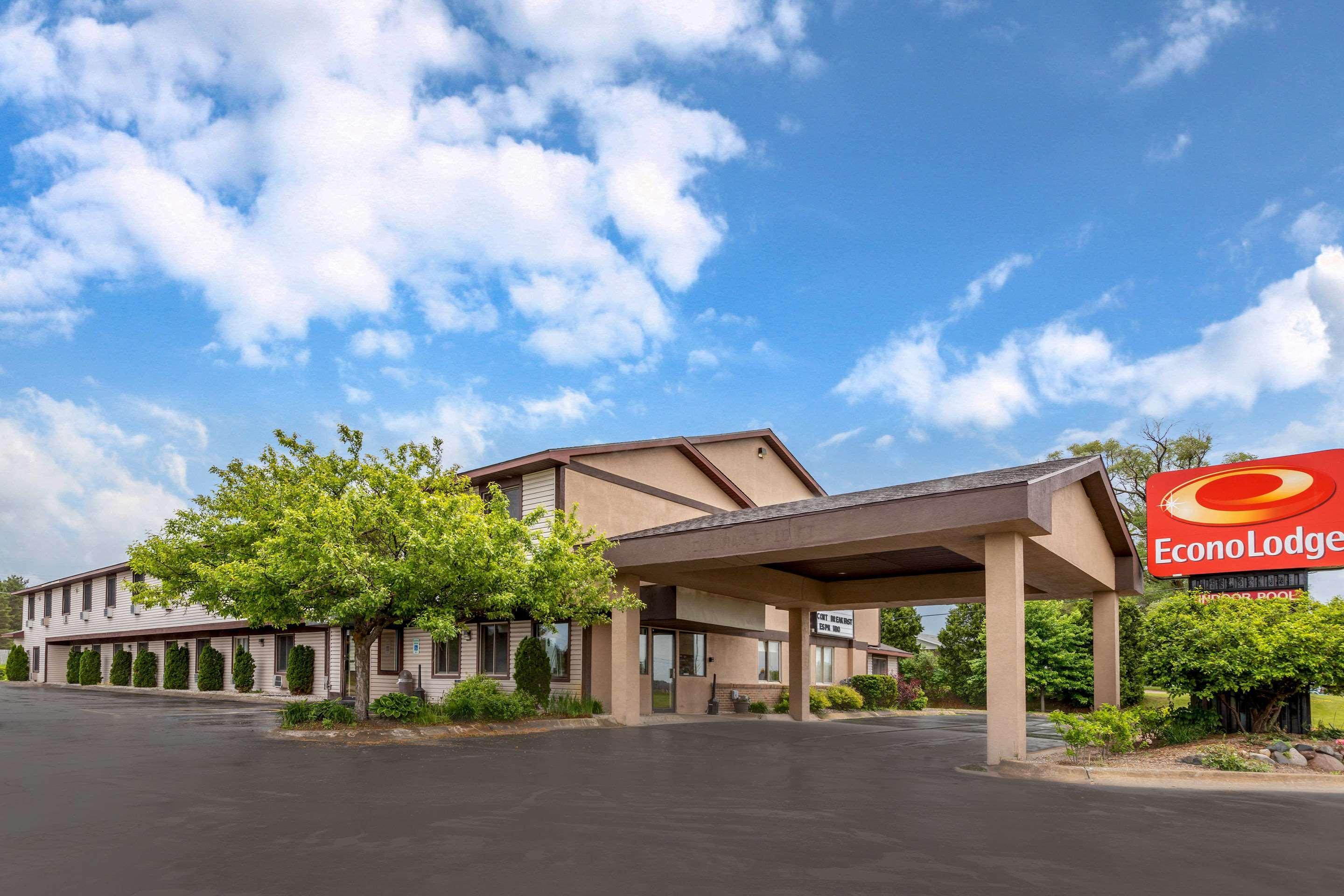 Econo Lodge Traverse City Exterior photo