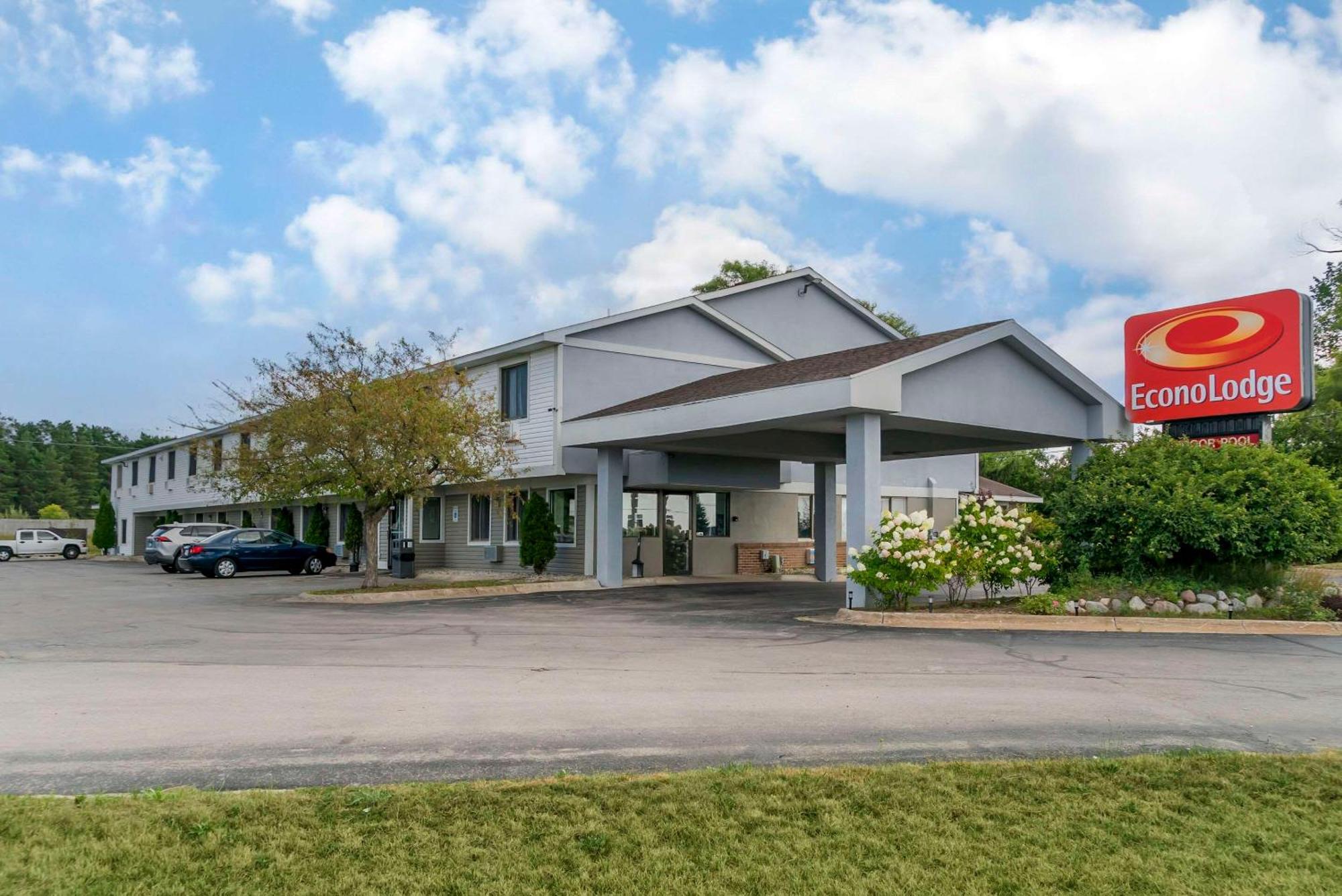 Econo Lodge Traverse City Exterior photo