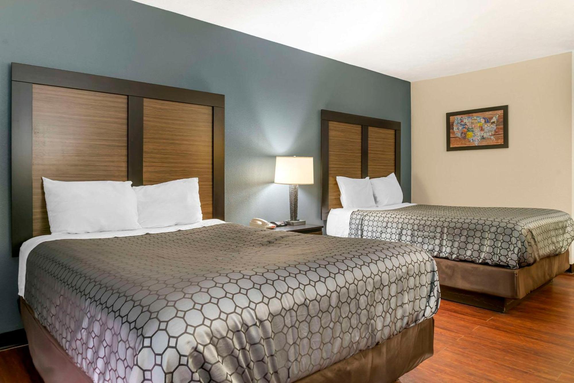 Econo Lodge Traverse City Exterior photo