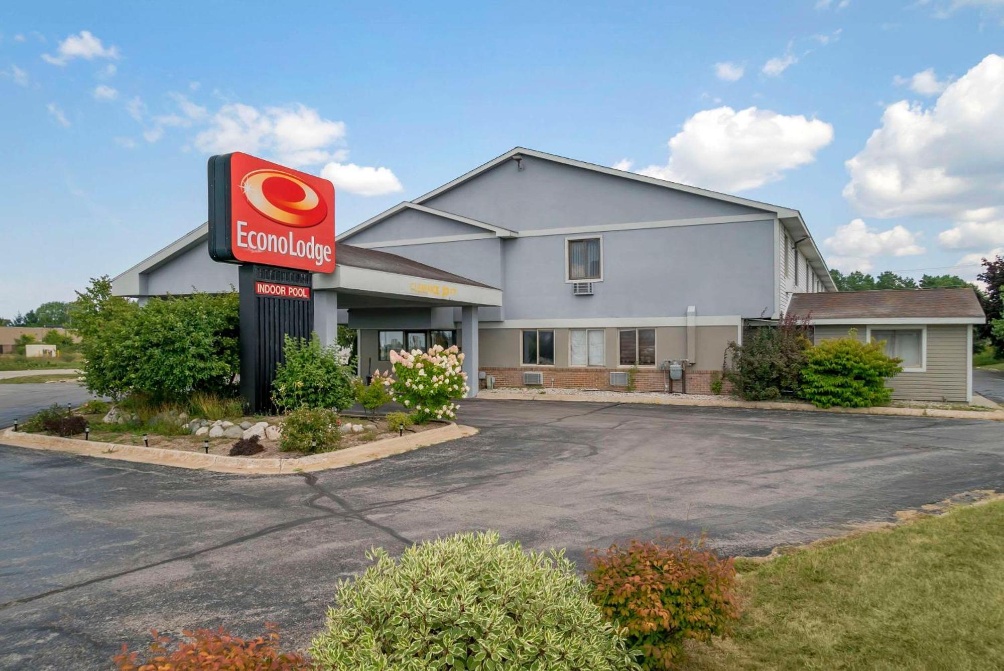 Econo Lodge Traverse City Exterior photo