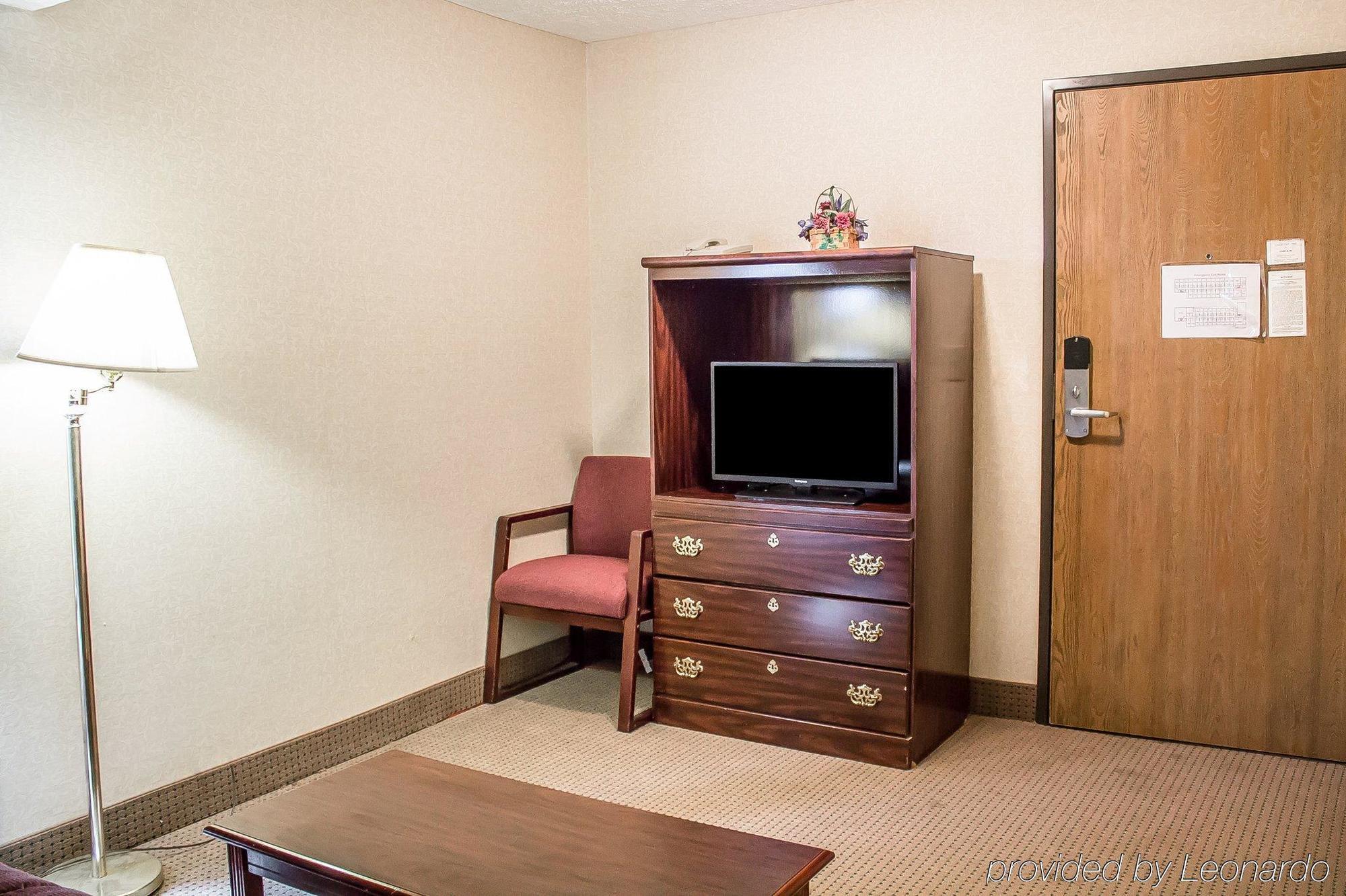 Econo Lodge Traverse City Exterior photo