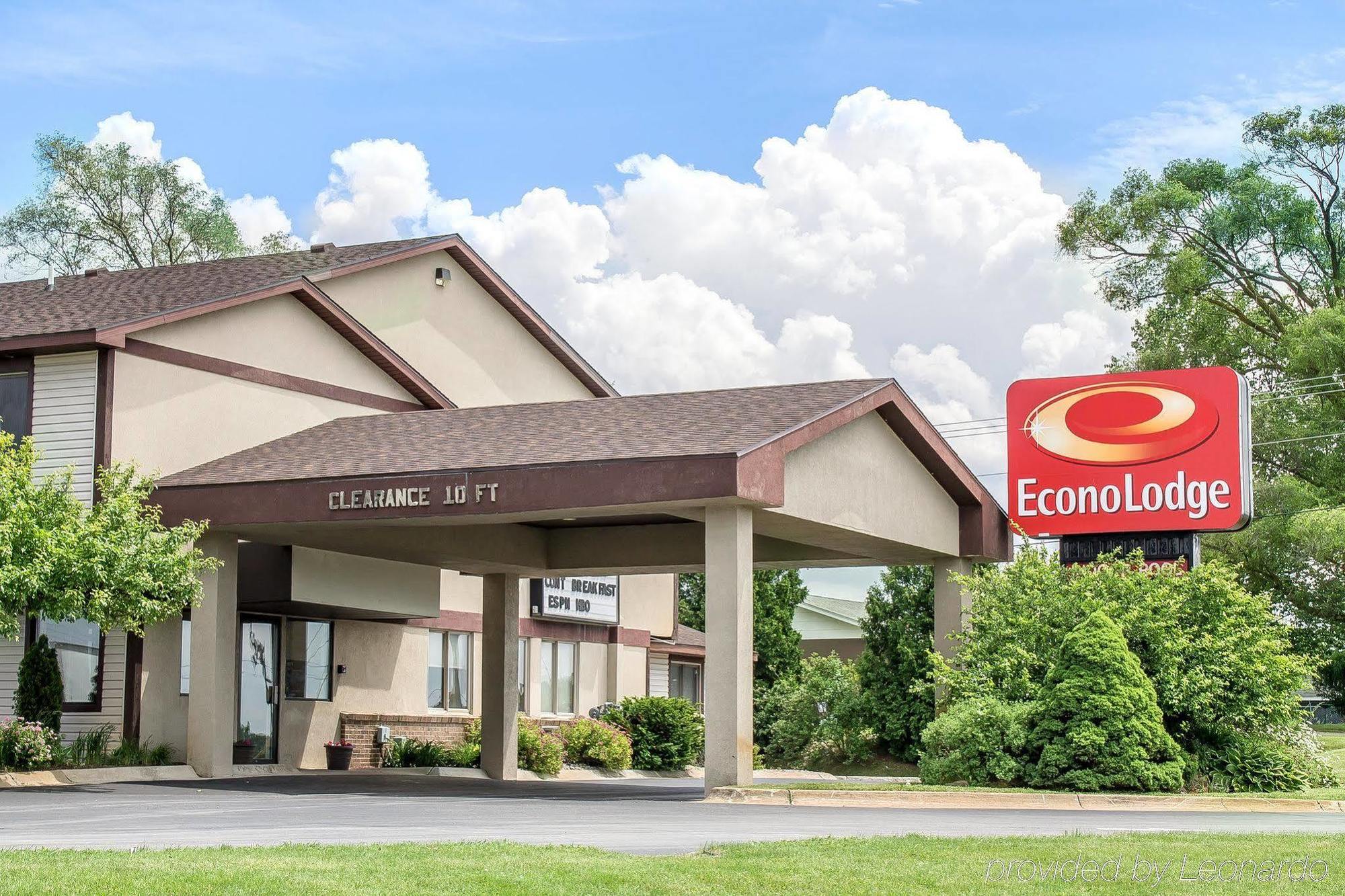 Econo Lodge Traverse City Exterior photo
