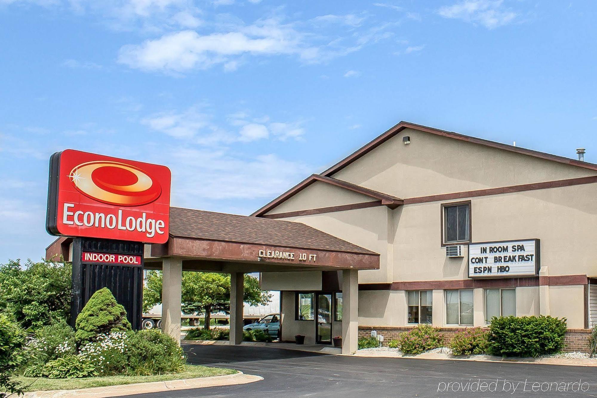 Econo Lodge Traverse City Exterior photo